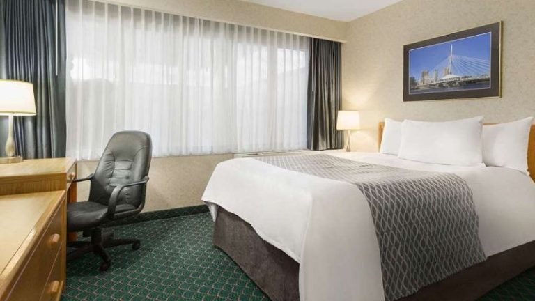 Travelodge by Wyndham Winnipeg East
