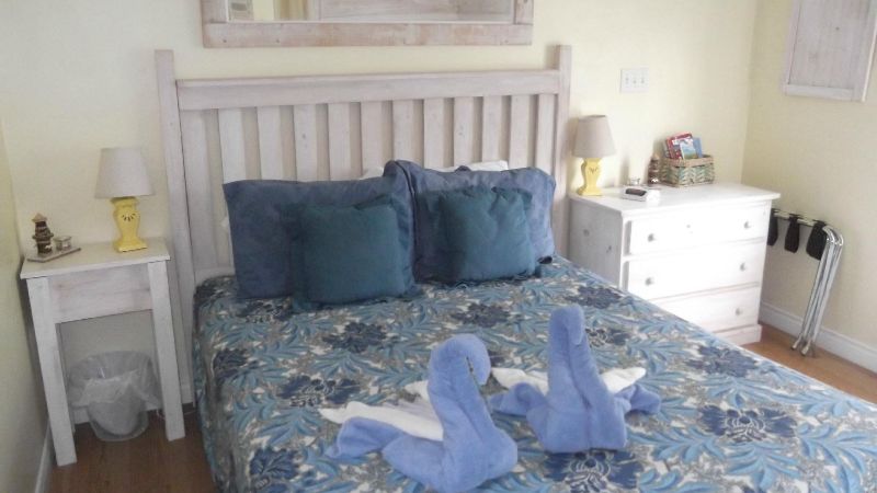 Whispering Waves Cottages, room with private jacuzzi, photo 3