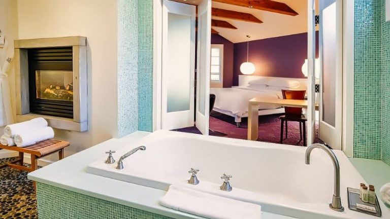 Wine & Roses Hotel