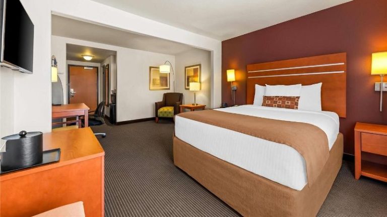 Wingate by Wyndham Calgary South