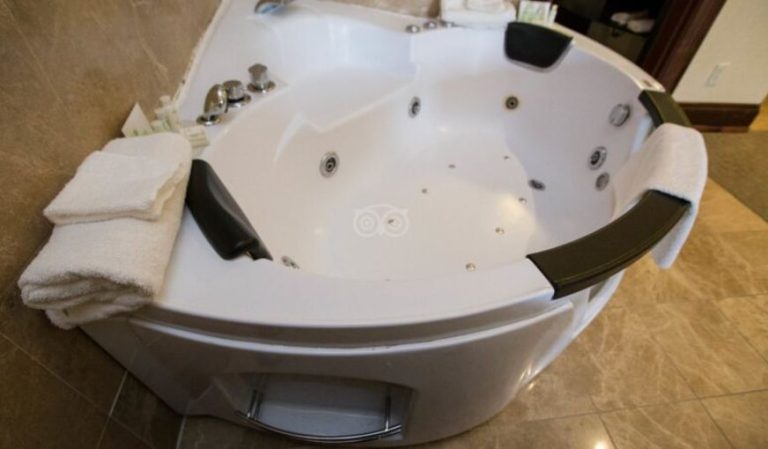 Woodbine Hotel & Suites