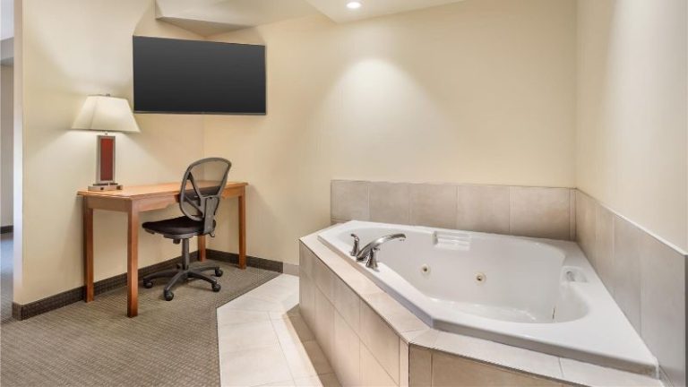 Best Western Plus Service Inn & Suites