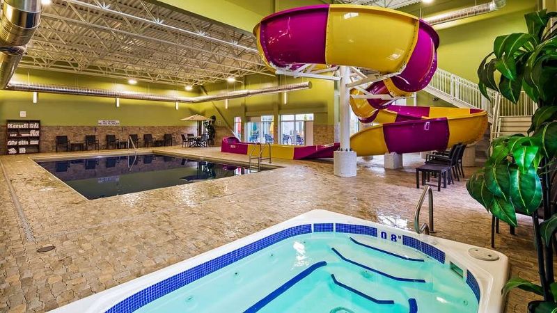 Best Western Plus St. John’s Airport Hotel and Suites, room with private jacuzzi, photo 7