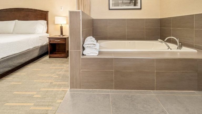 Holiday Inn Lethbridge, an IHG Hotel
