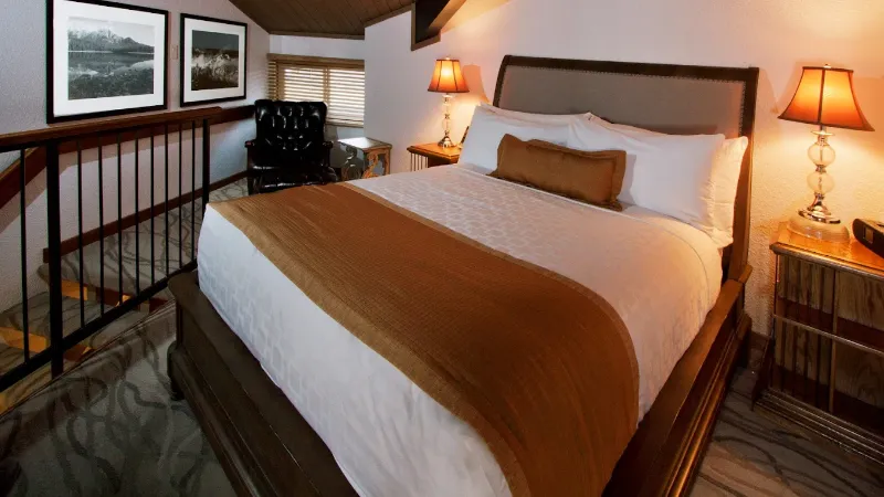 Jasper Inn & Suites, room with private jacuzzi, photo 2