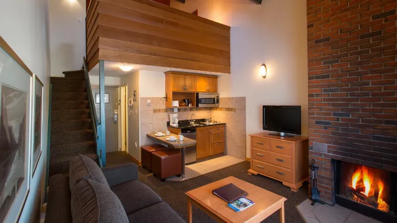 Jasper Inn & Suites, room with private jacuzzi, photo 4