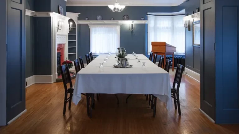 Leaside Suites and Executive Apartments