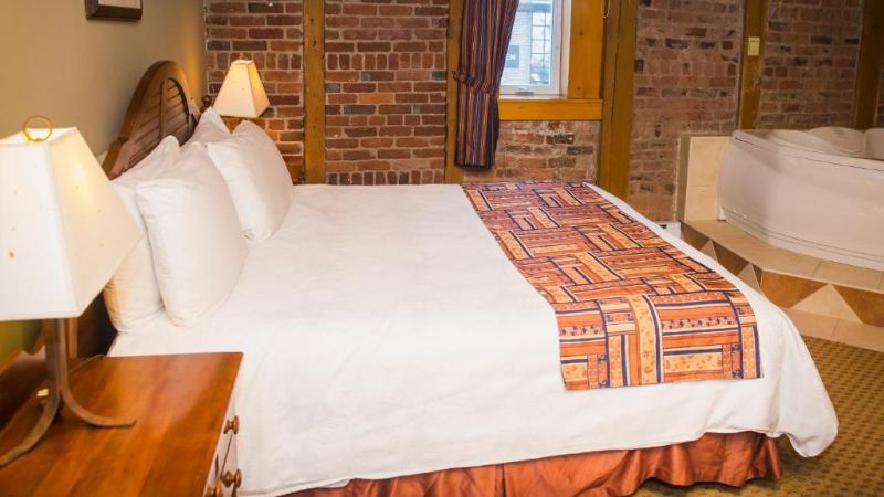 Murray Premises Hotel, room with private jacuzzi, photo 5
