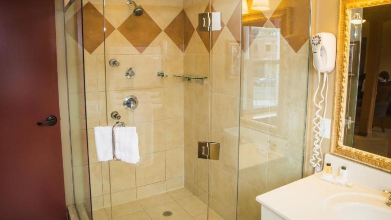 Murray Premises Hotel, room with private jacuzzi, photo 6