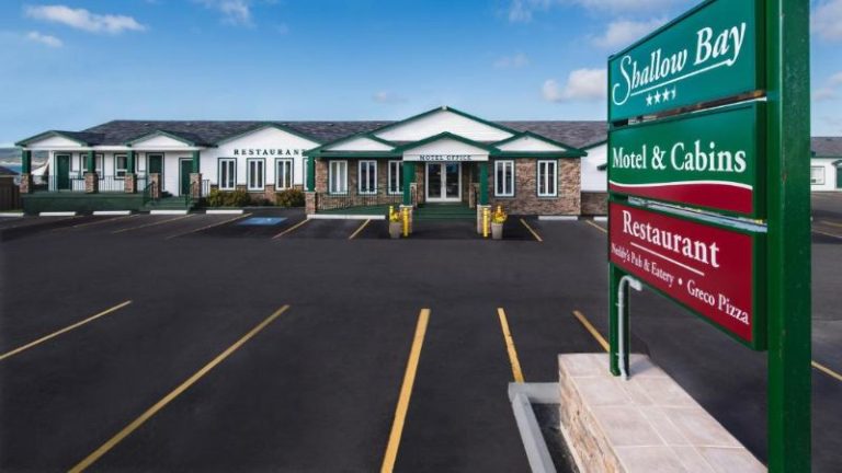 Shallow Bay Motel & Cabins