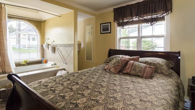 Whitsha Inn B&B, room with private jacuzzi, photo 2