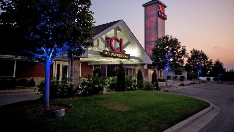 Champagne Lodge and Luxury Suites