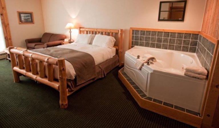Cove Point Lodge