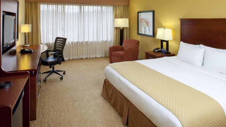 DoubleTree by Hilton Hotel Fayetteville