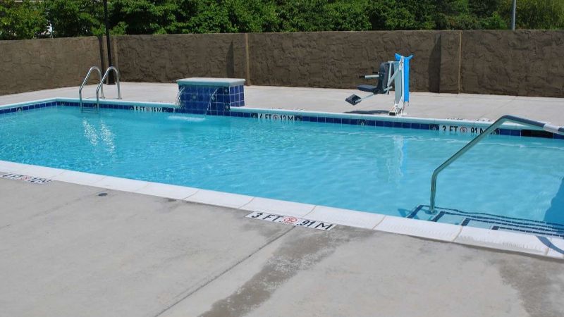 DoubleTree by Hilton Hotel Fayetteville, room with private jacuzzi, photo 7