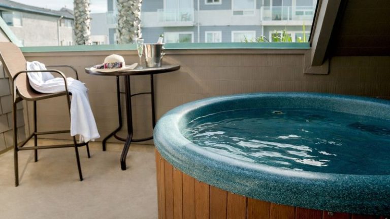 SeaVenture Beach Hotel & Restaurant