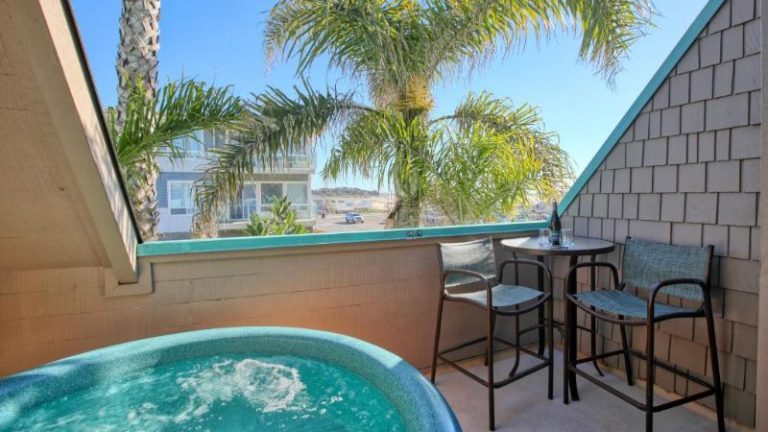 SeaVenture Beach Hotel & Restaurant