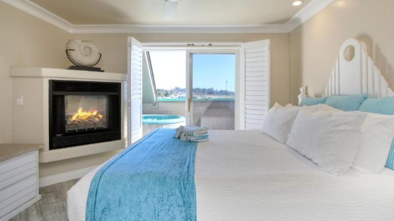 SeaVenture Beach Hotel & Restaurant