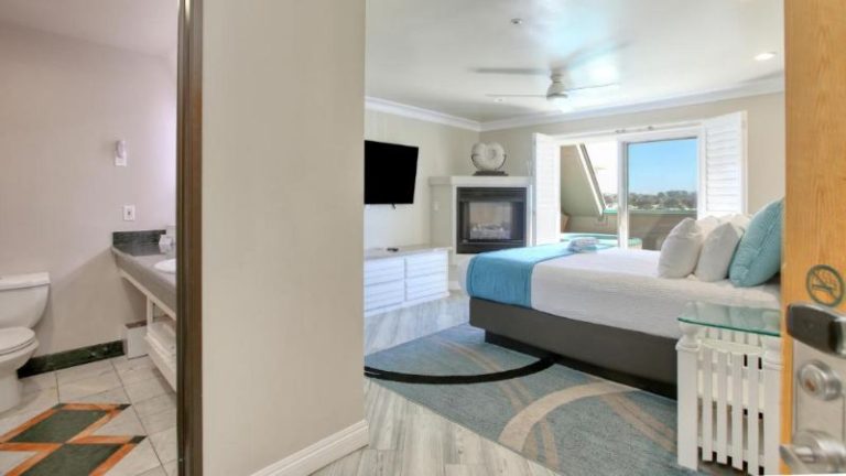 SeaVenture Beach Hotel & Restaurant