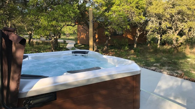 Walnut Canyon Cabins, cabin with a private hot tub