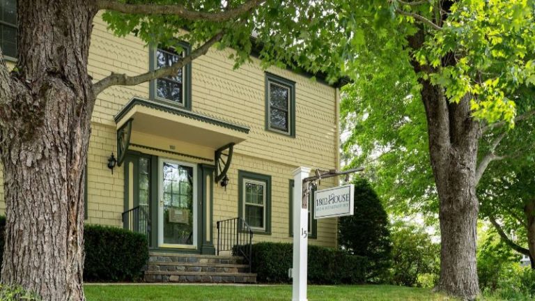 1802 House Bed and Breakfast
