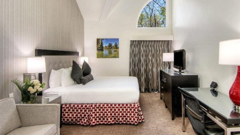 Aggie Inn Ascend Hotel Collection