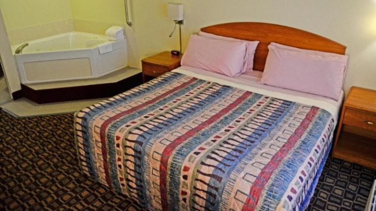 Allegan Budget Host Inn