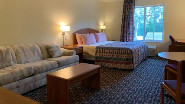 Allegan Budget Host Inn