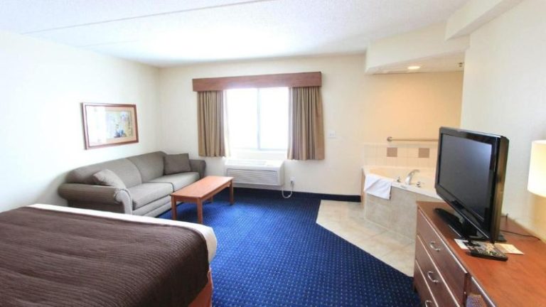 AmericInn by Wyndham Cedar Rapids Airport