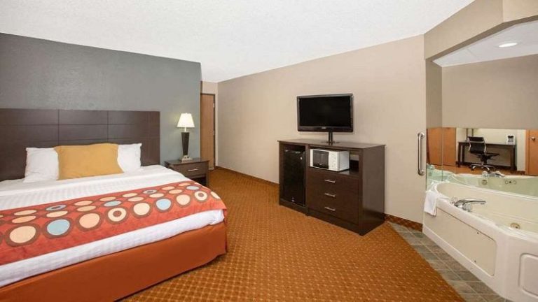 AmericInn by Wyndham Coralville