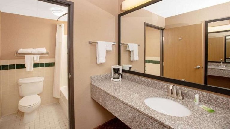 AmericInn by Wyndham Coralville