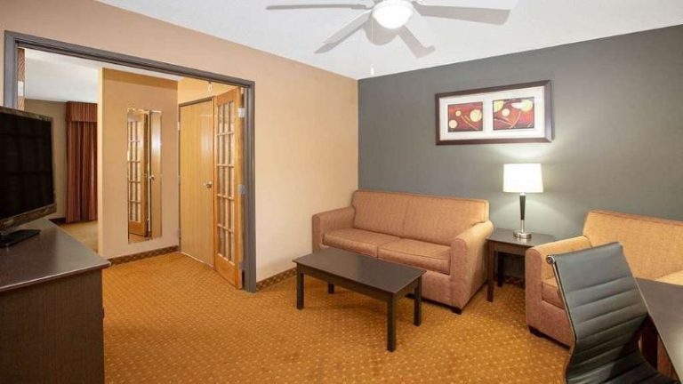 AmericInn by Wyndham Coralville