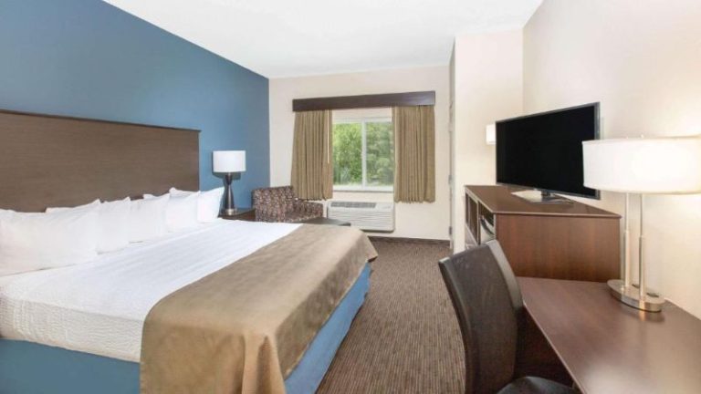 AmericInn by Wyndham Humboldt