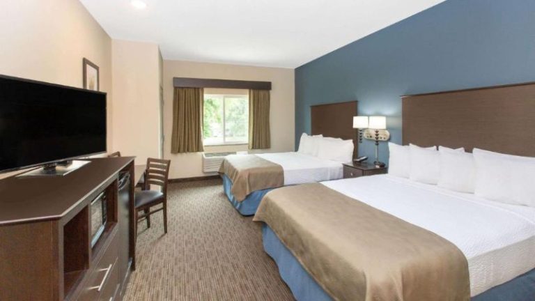 AmericInn by Wyndham Humboldt