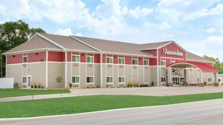 AmericInn by Wyndham Humboldt