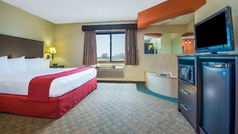 AmericInn by Wyndham Ames
