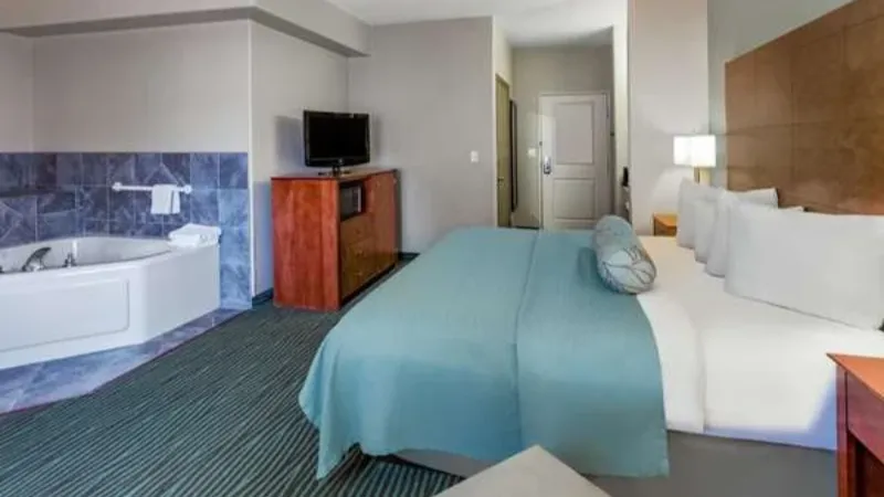 AmericInn by Wyndham des Moines Airport