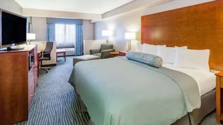AmericInn by Wyndham des Moines Airport