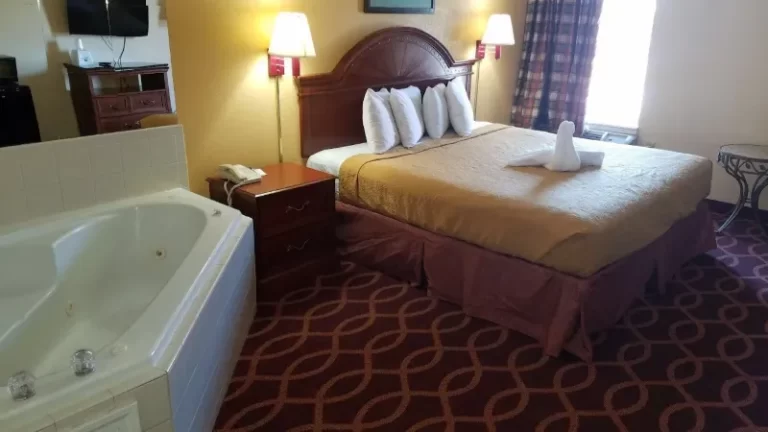 American Inn Evansville East