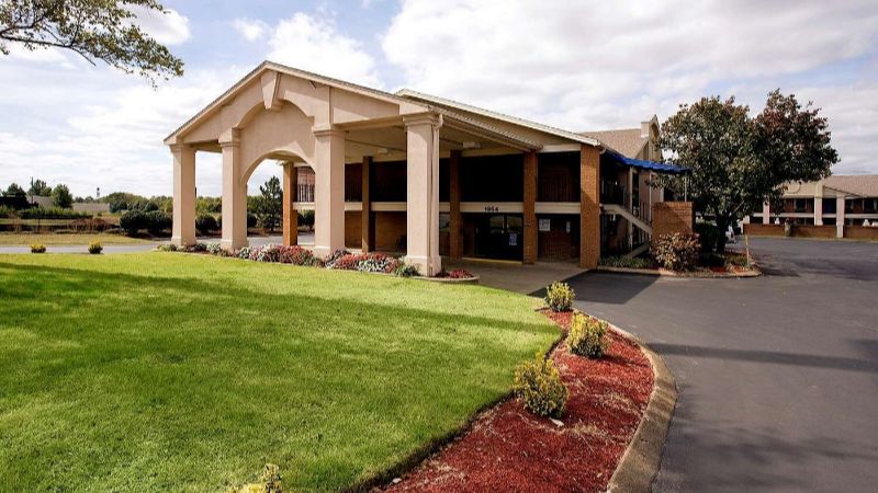 Americas Best Value Inn & Suites Murfreesboro, room with private jacuzzi, photo 2