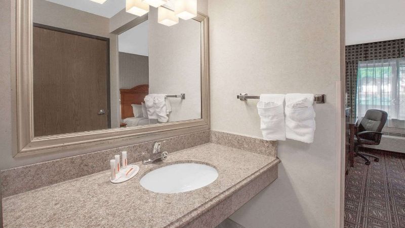 Baymont by Wyndham Jackson, room with private jacuzzi, photo 5