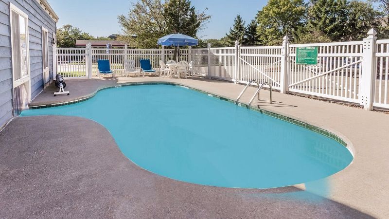 Baymont by Wyndham Mequon Milwaukee Area, room with private jacuzzi, photo 5