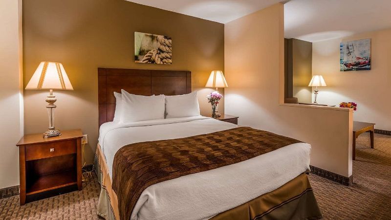Best Western Adams Inn Quincy-Boston, room with private jacuzzi, photo 2