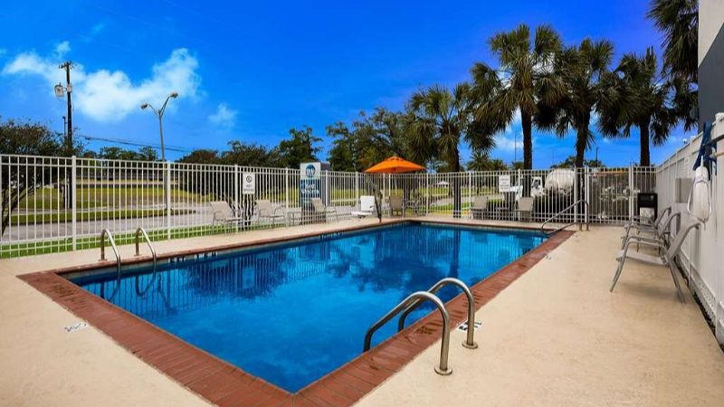 Best Western Morgan City Inn, room with private jacuzzi, photo 7
