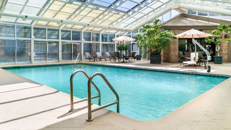 Best Western Okemos/East Lansing Hotel & Suites, room with private jacuzzi, photo 6