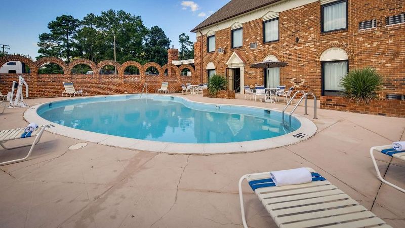 Best Western Plus Governor’s Inn, room with private jacuzzi, photo 6