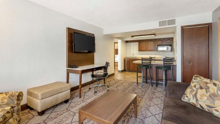 Best Western Plus Longbranch Hotel & Convention Center