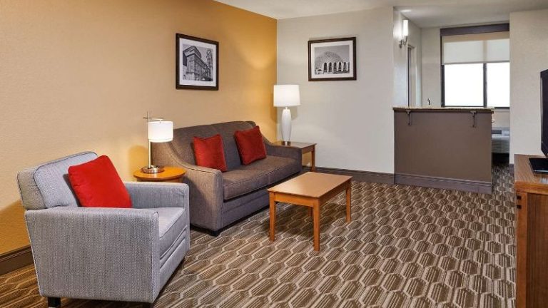 Best Western Plus Milwaukee Airport Hotel & Conference Center
