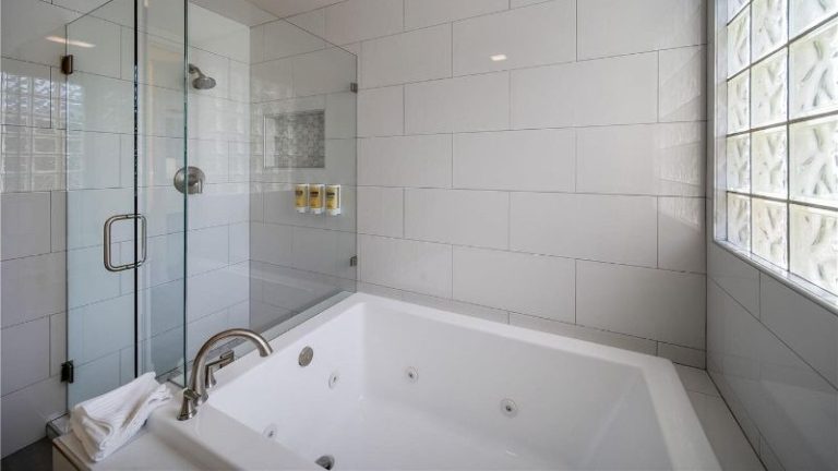 Best Western Plus Palm Court Hotel