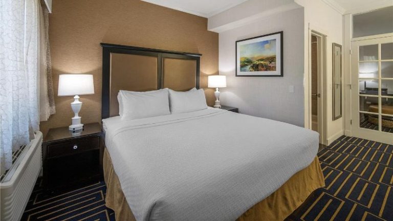 Best Western Plus Palm Court Hotel